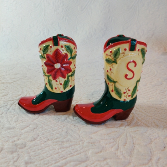 FIGI Christmas Cowboy Western Boots Salt And Pepper Shakers - Picture 2 of 6